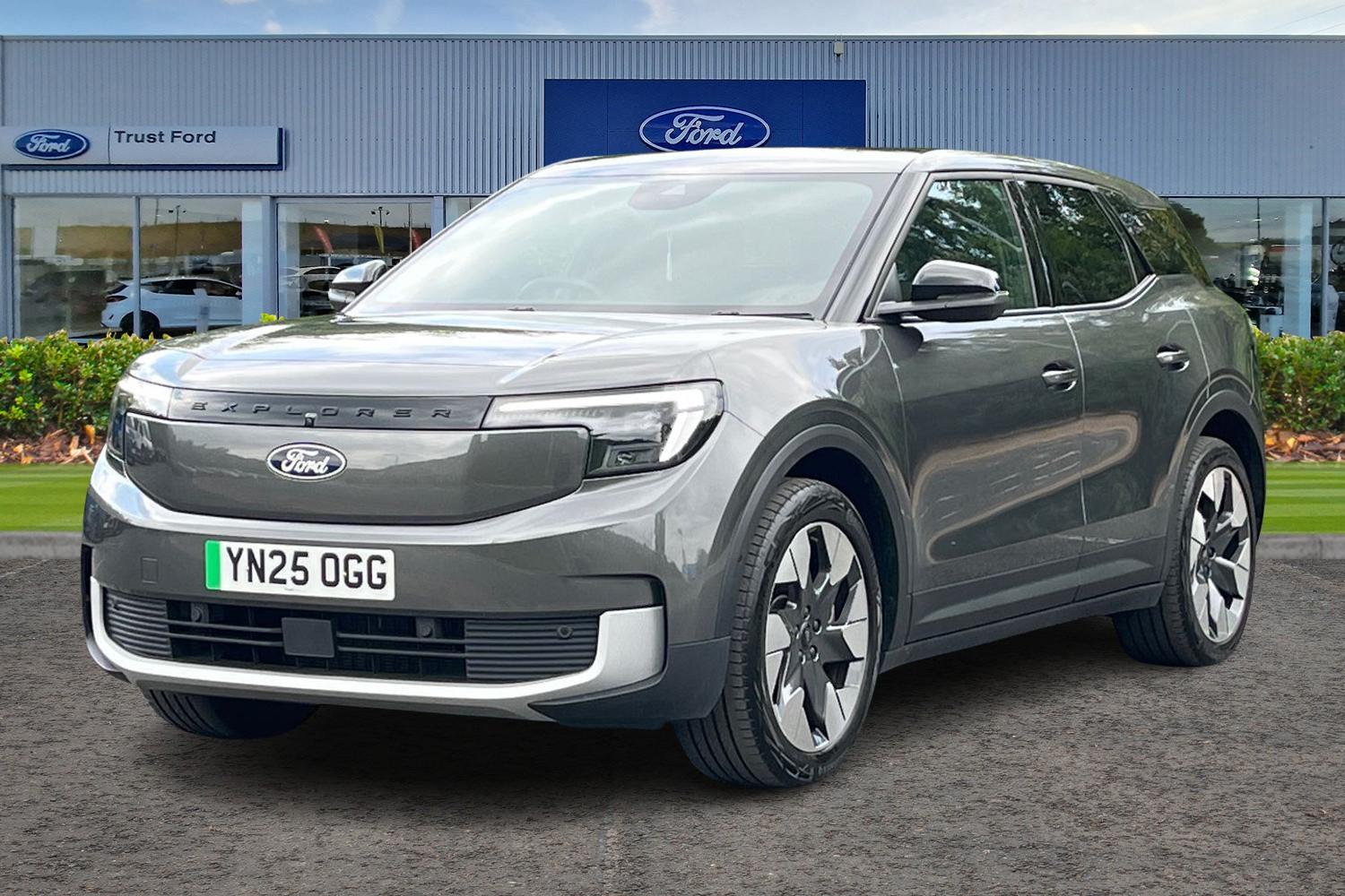 Ford Explorer Photo 4