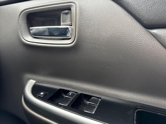MITSUBISHI L200 Photo 48
