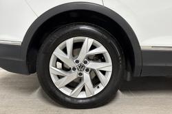 VOLKSWAGEN Tiguan Photo 5