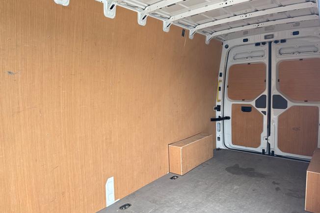 VOLKSWAGEN Crafter Photo 9