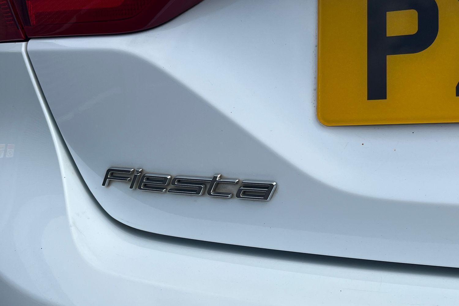 Ford FIESTA Photo 22
