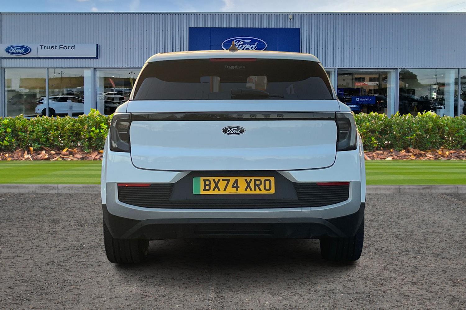 Ford Explorer Photo 6