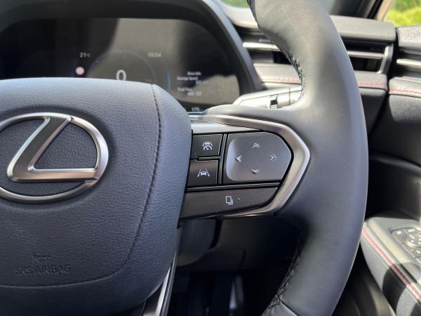 Lexus LBX Photo autoimg-2116b8feec992156ee08d971addb9b4957cadf36.jpg