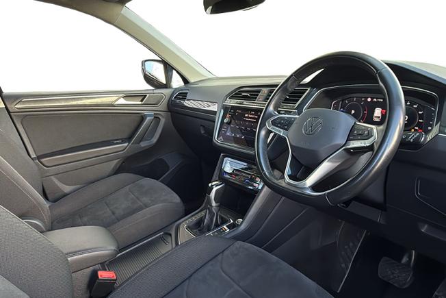 VOLKSWAGEN Tiguan Photo 6