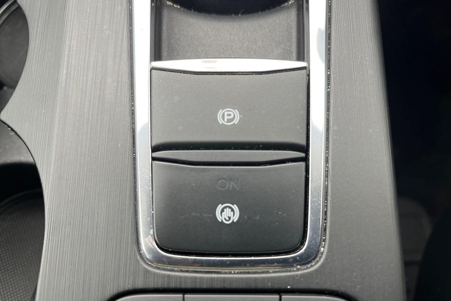 Ford Kuga Photo autoimg-2123c3cd957d766744f2db8b1e28ea6360d88cd3.jpg