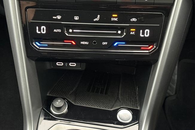 VOLKSWAGEN T-Roc Photo 22