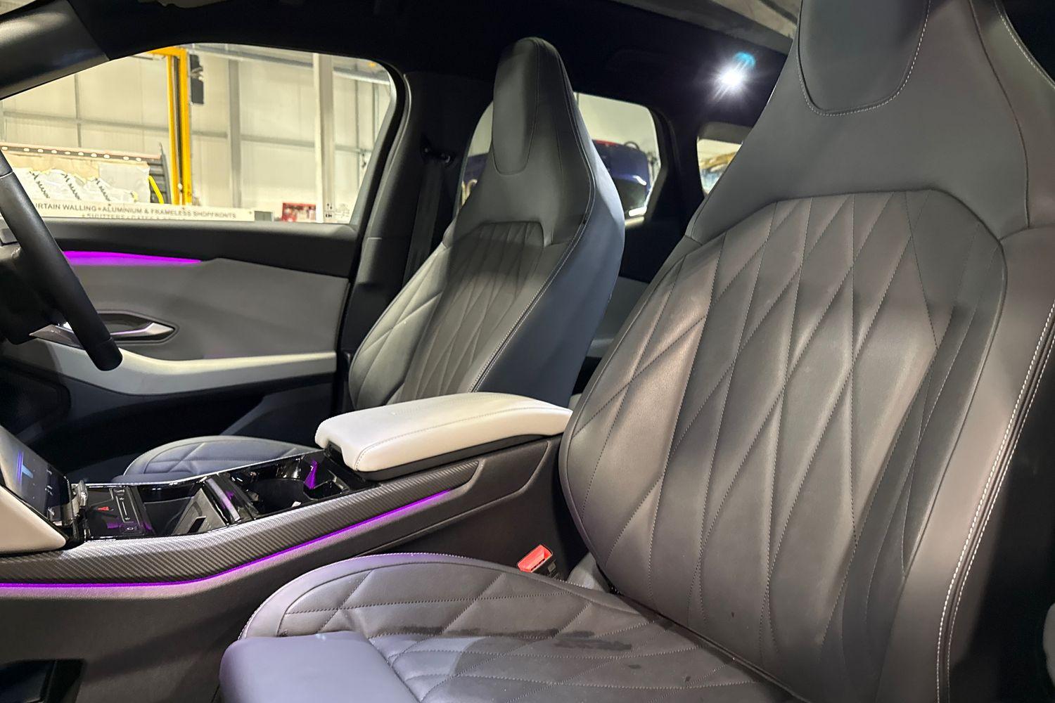 Ford Explorer Photo 18