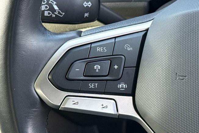 VOLKSWAGEN T-Roc Photo 16