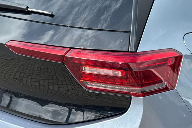 VOLKSWAGEN ID.3 Photo 18