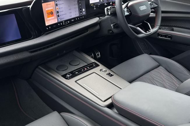 AUDI Q7 Photo 27