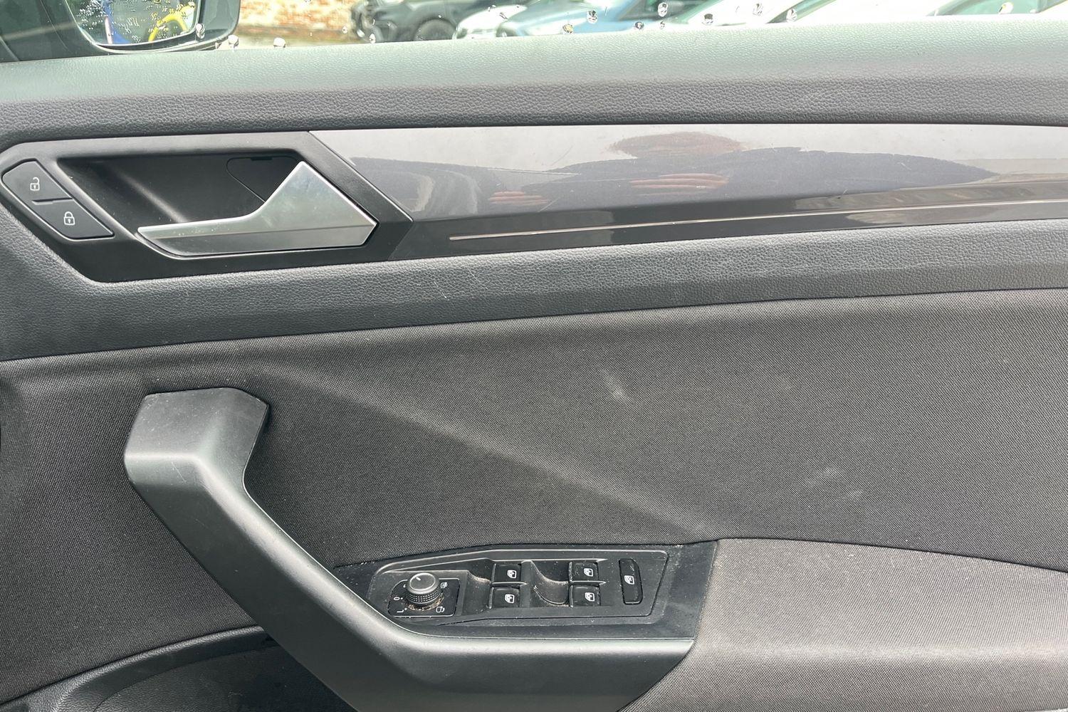 Volkswagen T-ROC Photo 15
