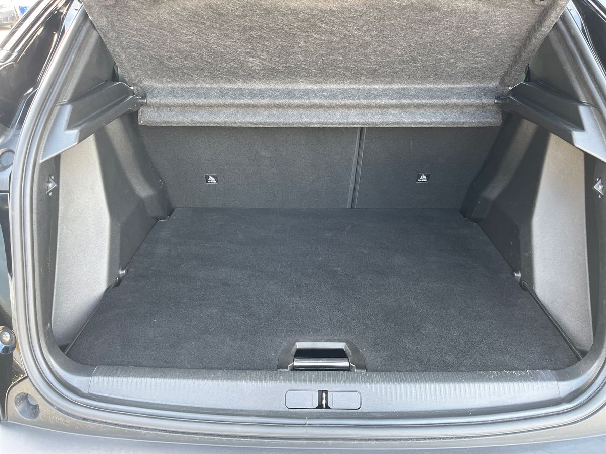 Peugeot E-2008 Photo 22