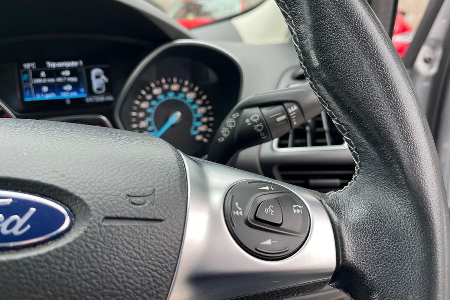 Ford KUGA Photo autoimg-214df0bb4e896c702f3df4d33396142210af191a.jpg