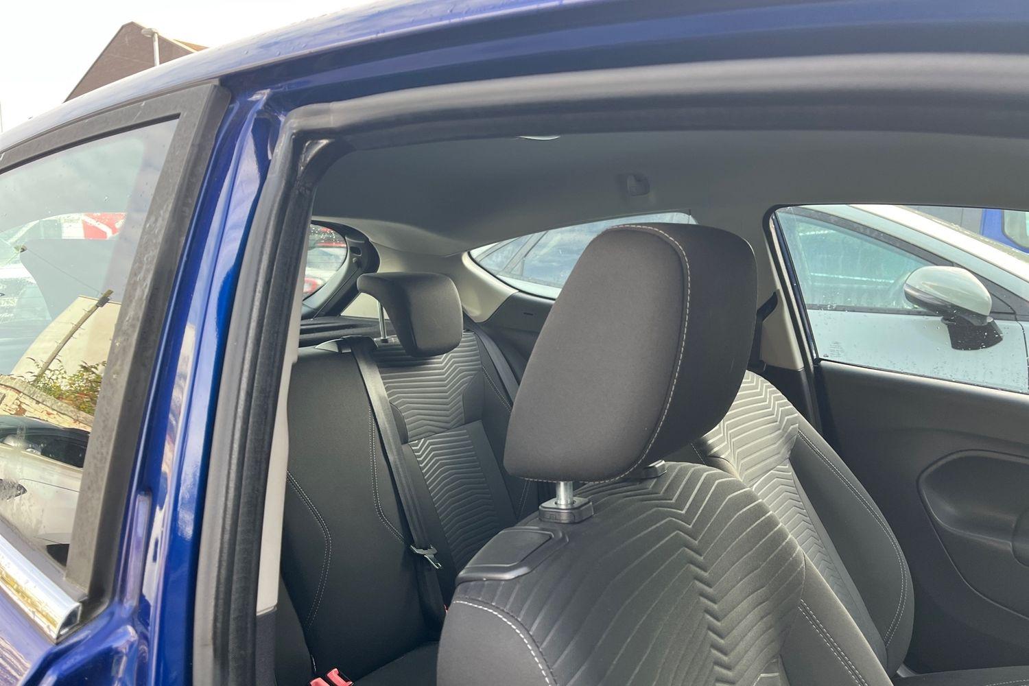 Ford FIESTA Photo 35