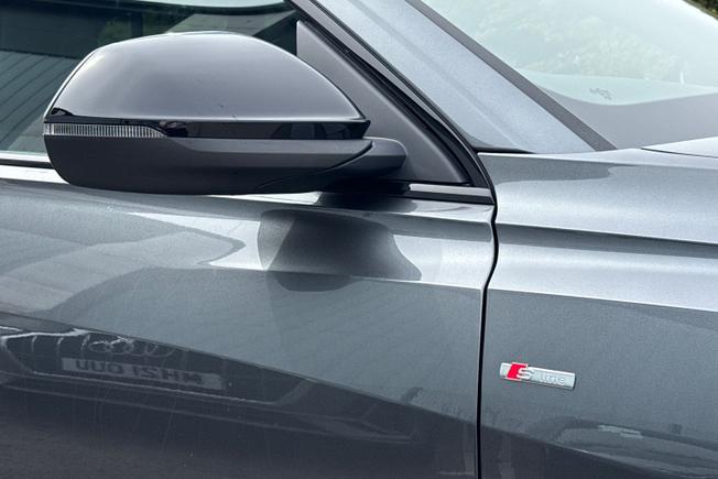 AUDI Q8 Photo 20