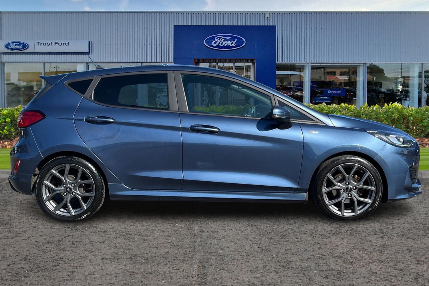 Ford FIESTA Photo 2