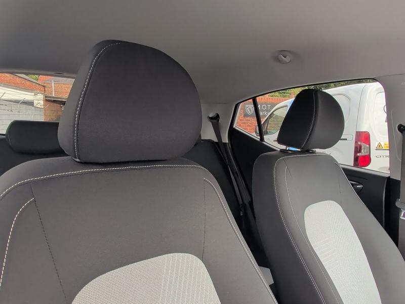 Used Hyundai i10 NX21YVP 34