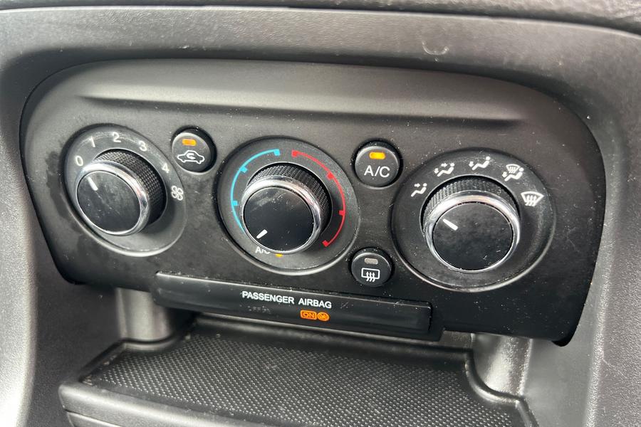 Ford KA+ Photo autoimg-21558b24fb8d57a4cbf63aba2056f8336e2dd07d.jpg