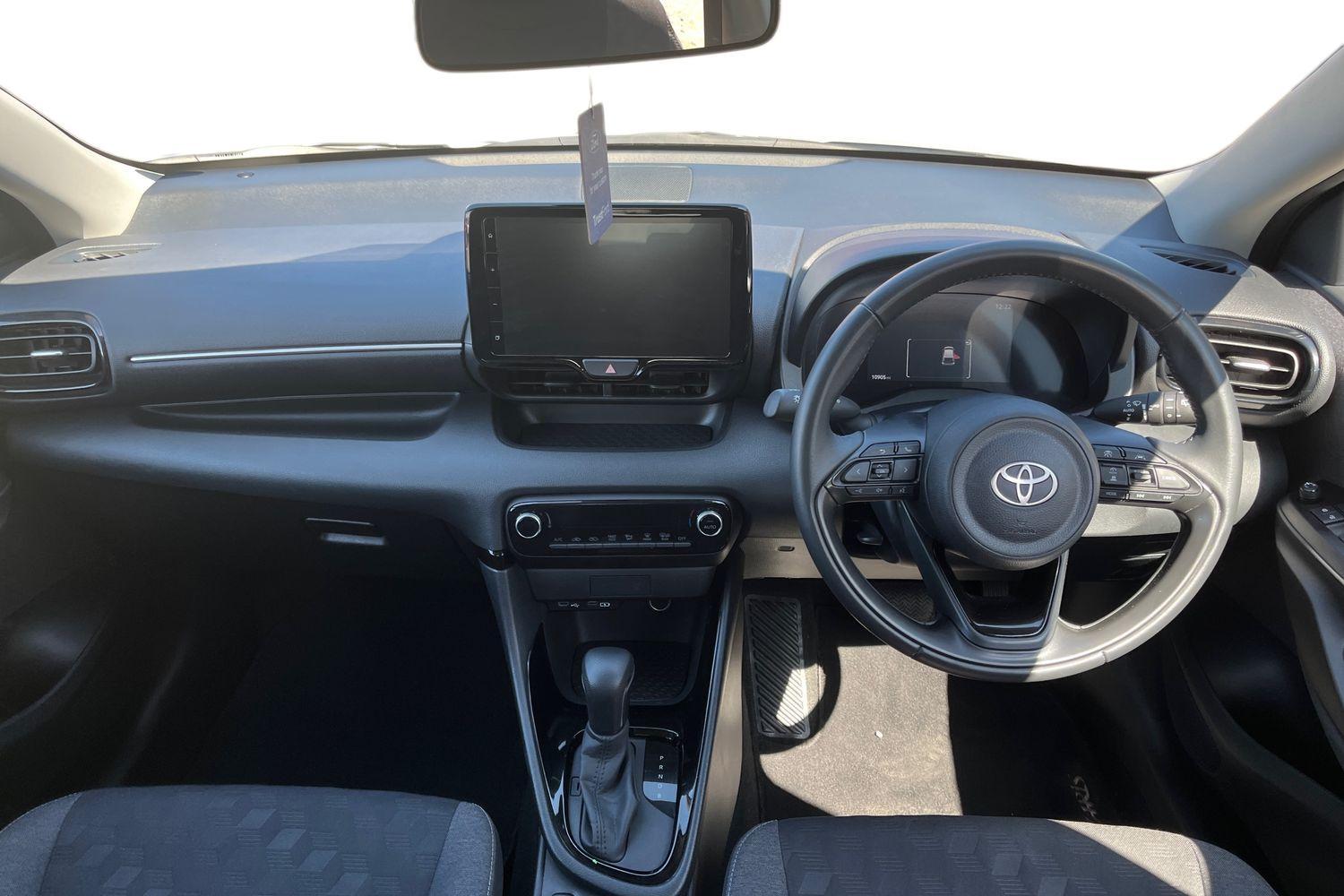 Toyota YARIS Photo 9