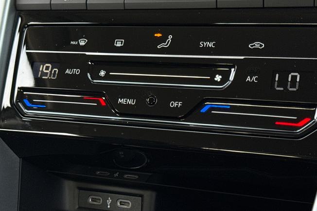 VOLKSWAGEN T-Roc Photo 27