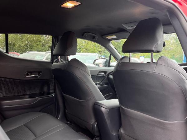 Toyota C-HR Photo autoimg-21611f17e6bcf6644bb12ebc24b268c357fc9f62.jpg