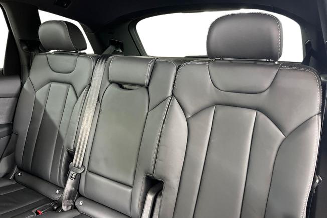 AUDI Q7 Photo 9