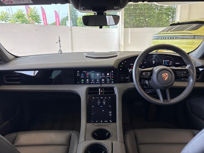 PORSCHE Taycan Photo 27