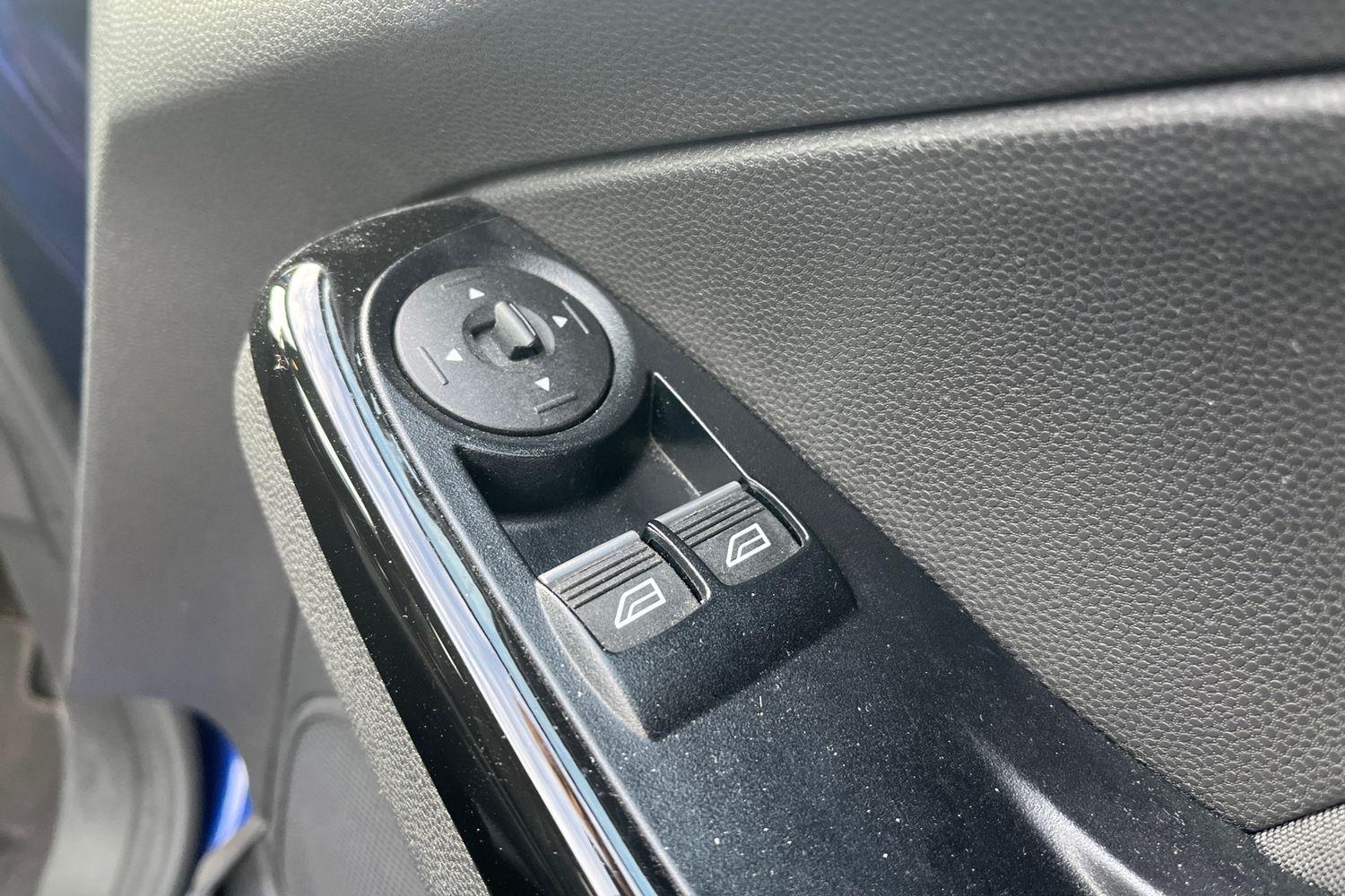 Ford FIESTA Photo 15