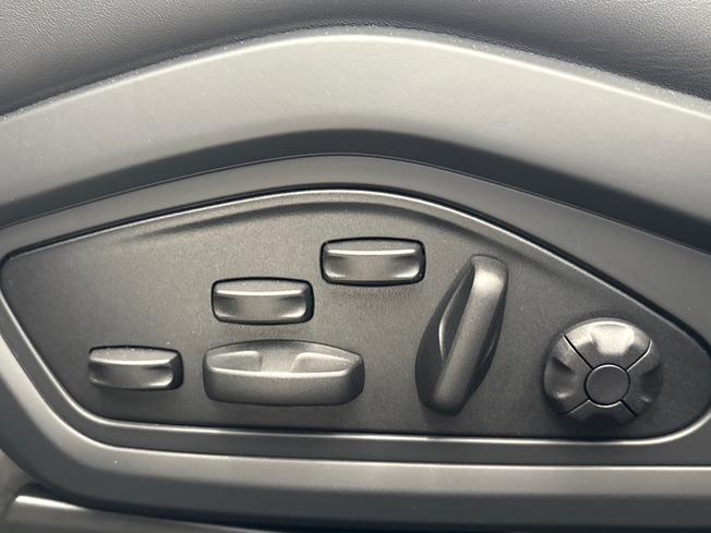 PORSCHE Taycan Photo 35