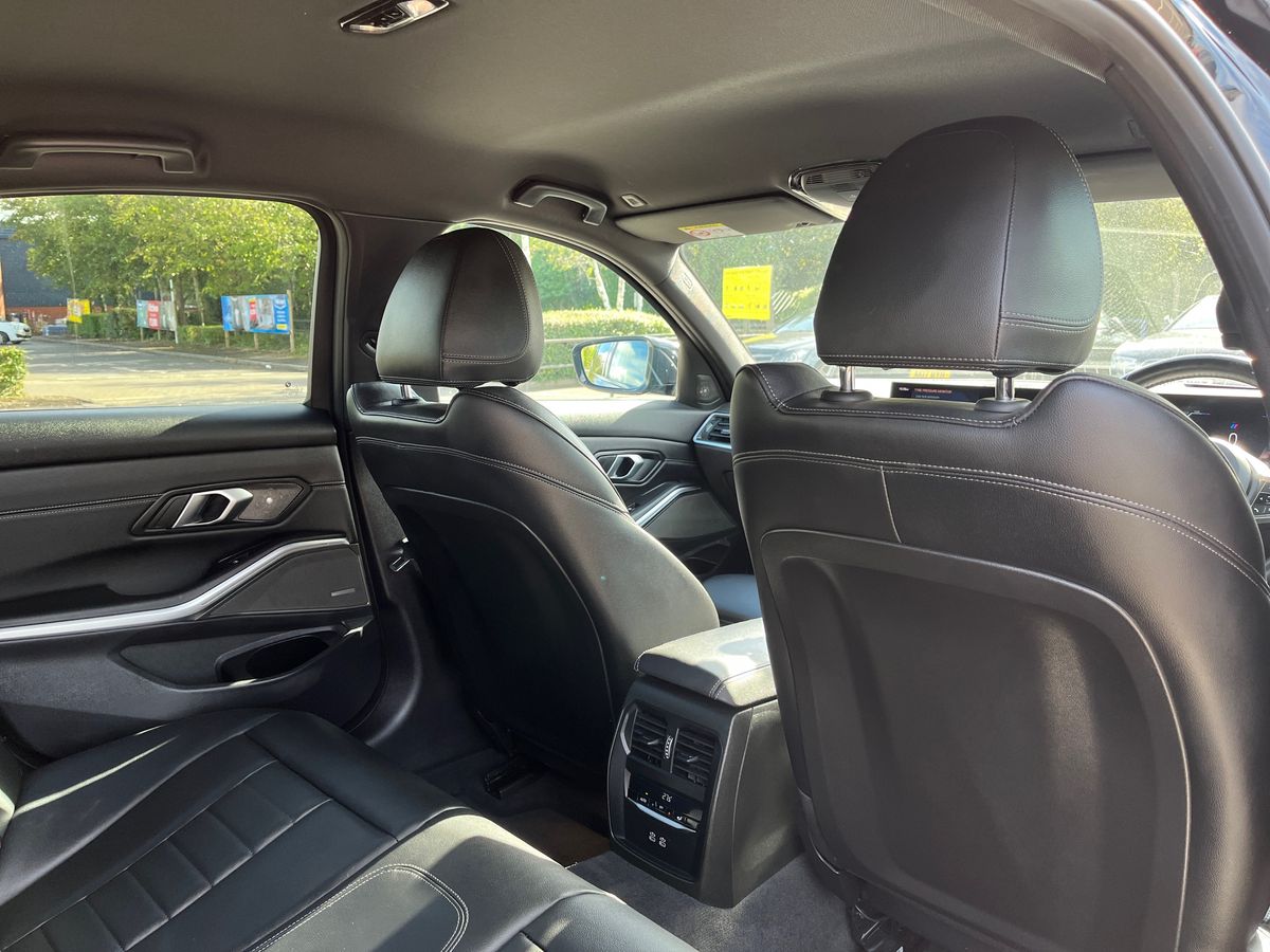 BMW 3 Series Photo 23