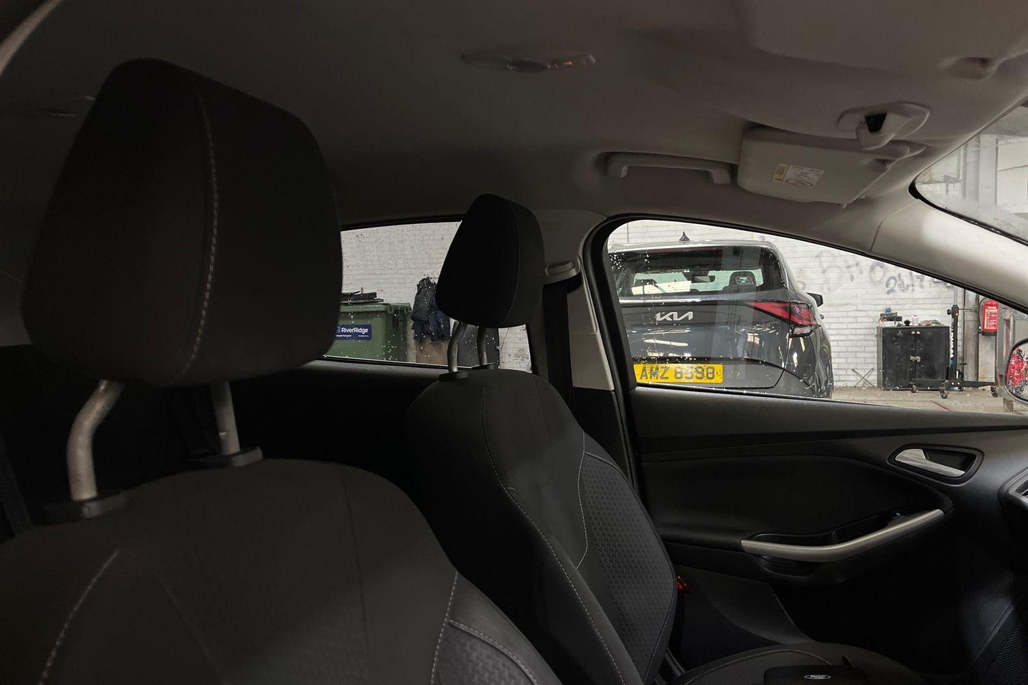 Ford FOCUS Photo 16