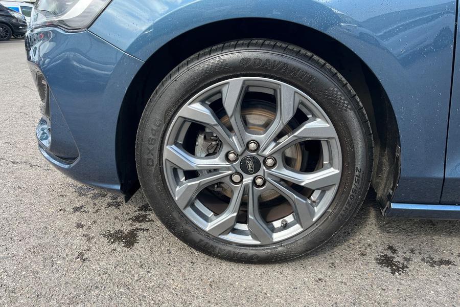 Ford FOCUS Photo autoimg-2179c67116f1fc700eeb8a58e616d53ed3a0bf69.jpg