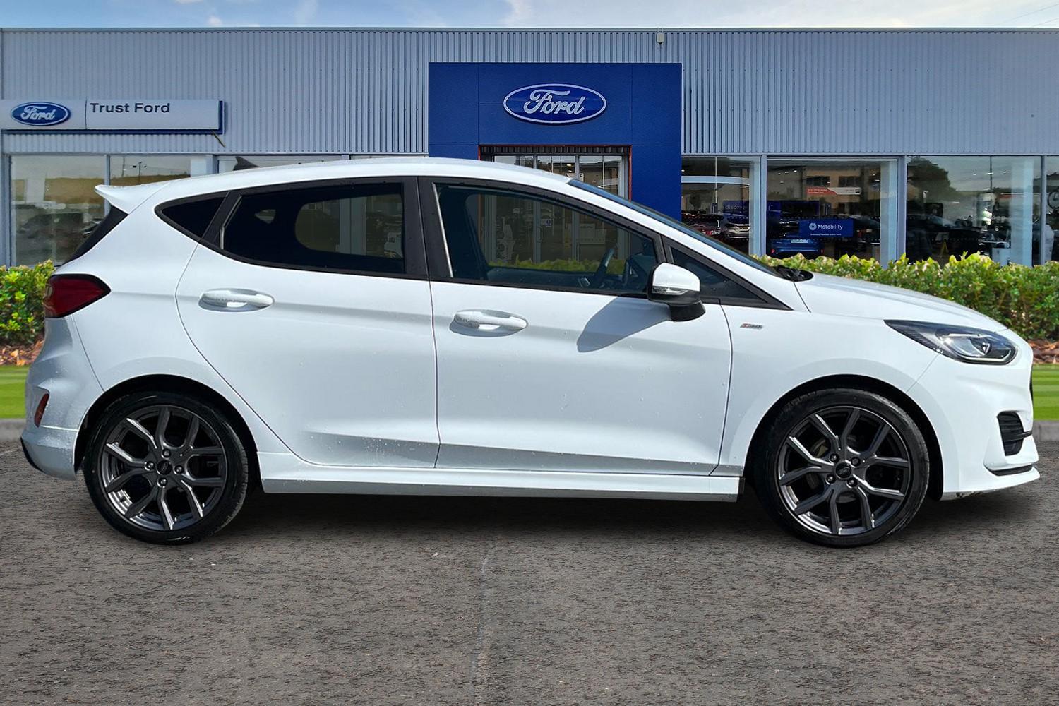 Ford FIESTA Photo 2