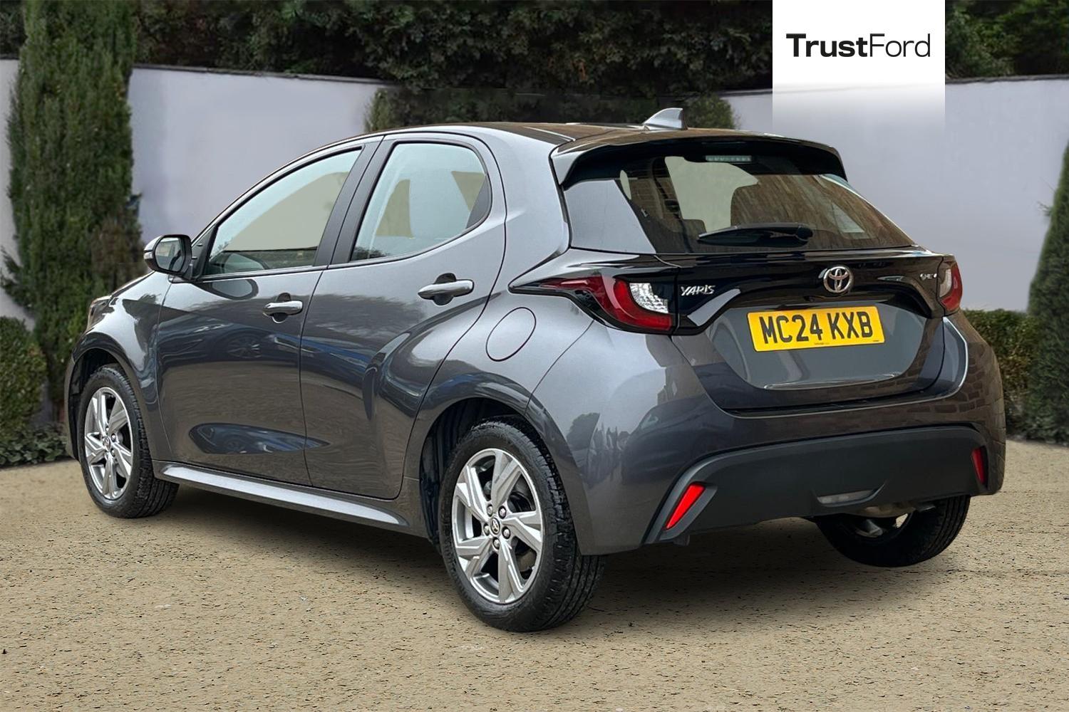 Toyota Yaris Photo 1