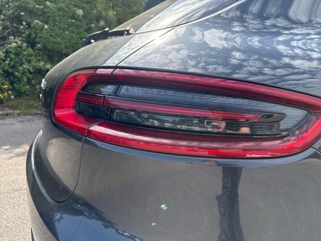 PORSCHE Macan Photo 18