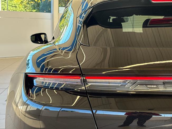 PORSCHE Taycan Photo 23