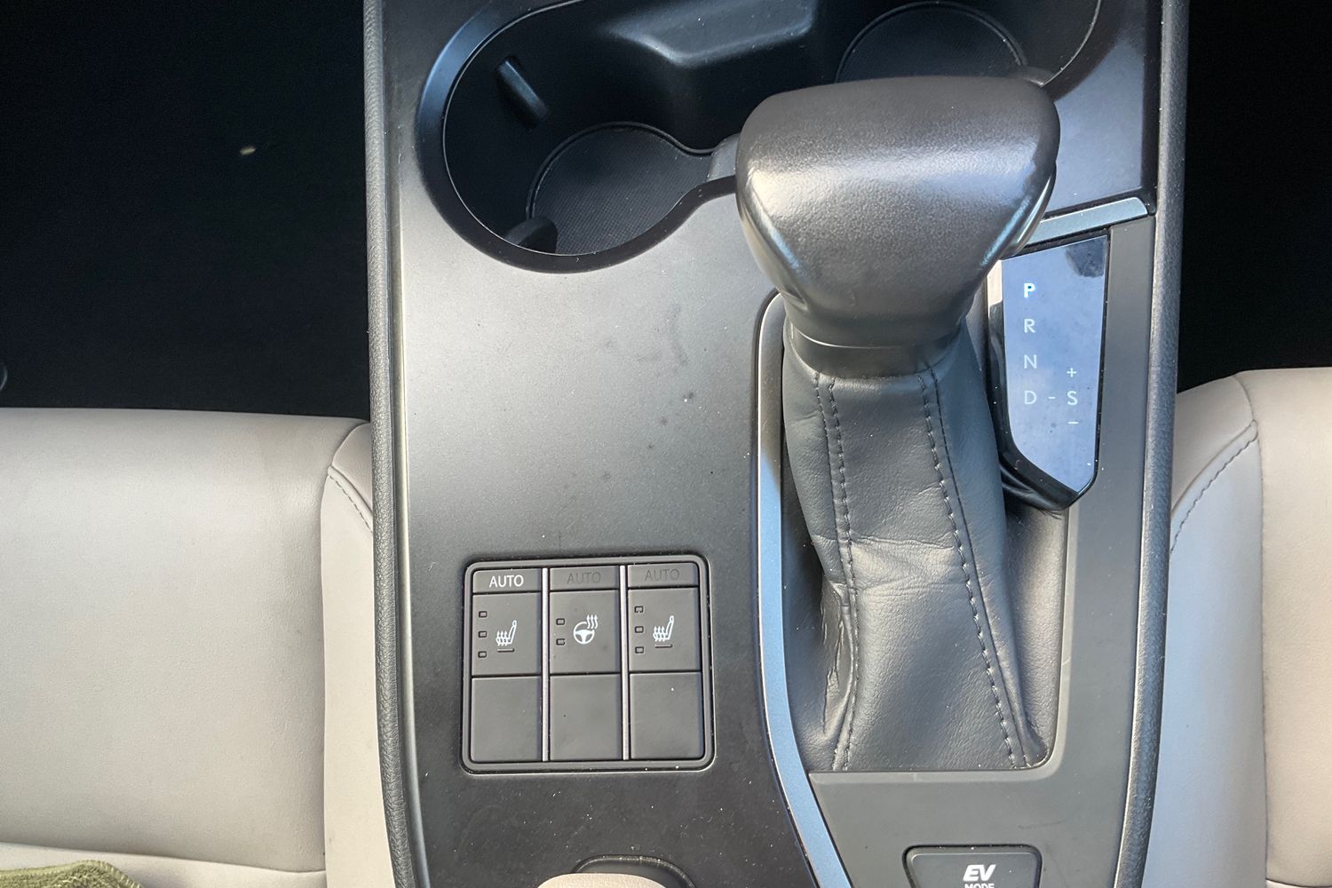 Lexus UX Photo 28