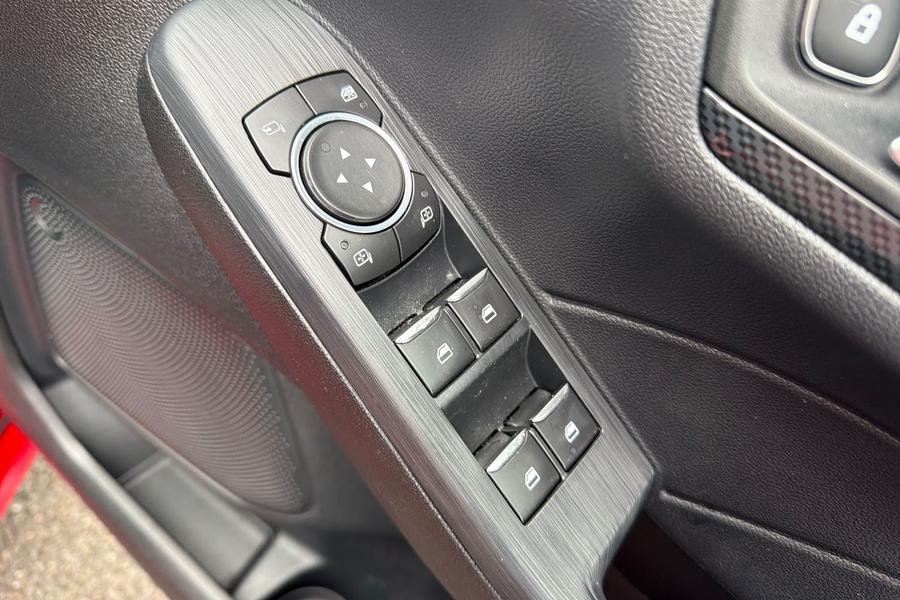 Ford KUGA Photo autoimg-21a69faea4a0c2a0deecb4c21e885fe692433b4c.jpg