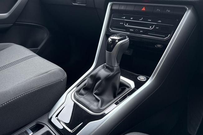 VOLKSWAGEN T-Roc Photo 23