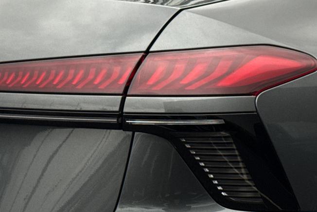 AUDI A6 Saloon Photo 18