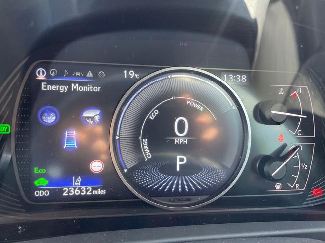 LEXUS UX Photo 15