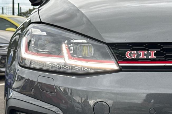 VOLKSWAGEN Golf Photo 33