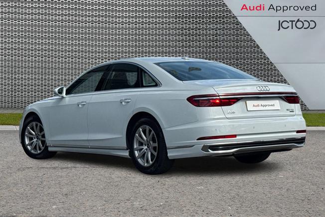 AUDI A8 Photo 3