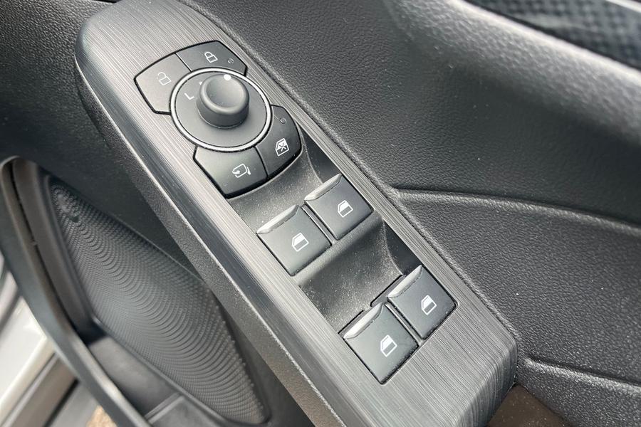 Ford Kuga Photo autoimg-21b679cdcc37c897def37466e9ece6c7f7772644.jpg