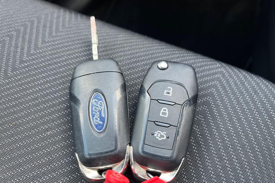 Ford FIESTA Photo autoimg-21b8e60b653c46e25a35cfdbf1710f42ec2952b3.jpg