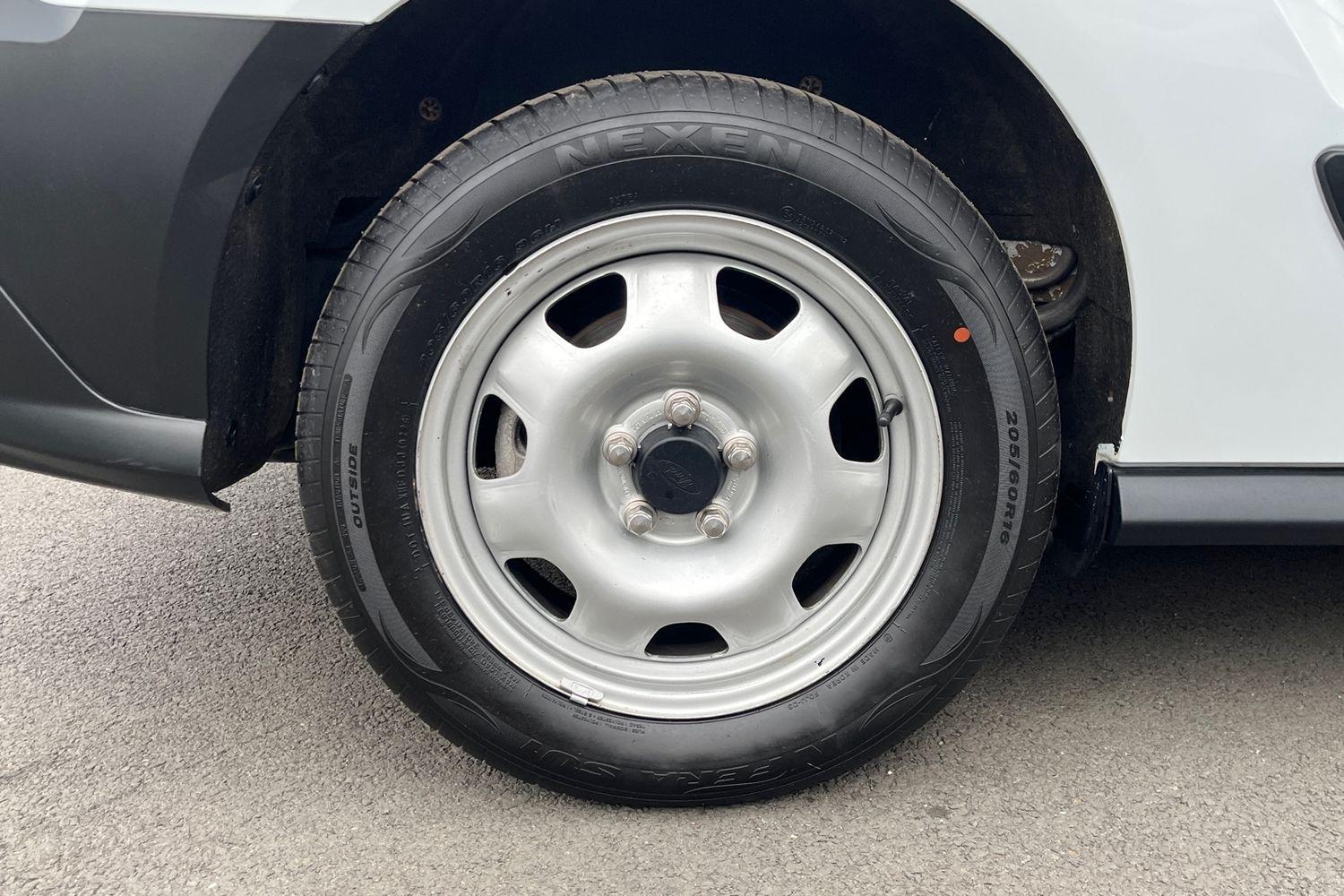 Ford TRANSIT CONNECT Photo 38