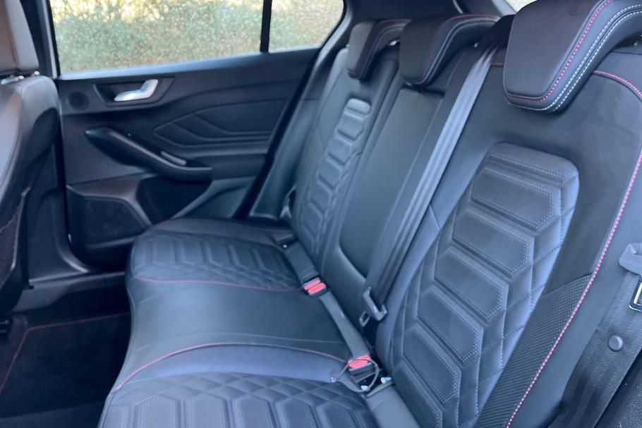 Used Ford FOCUS YH25XHR 35