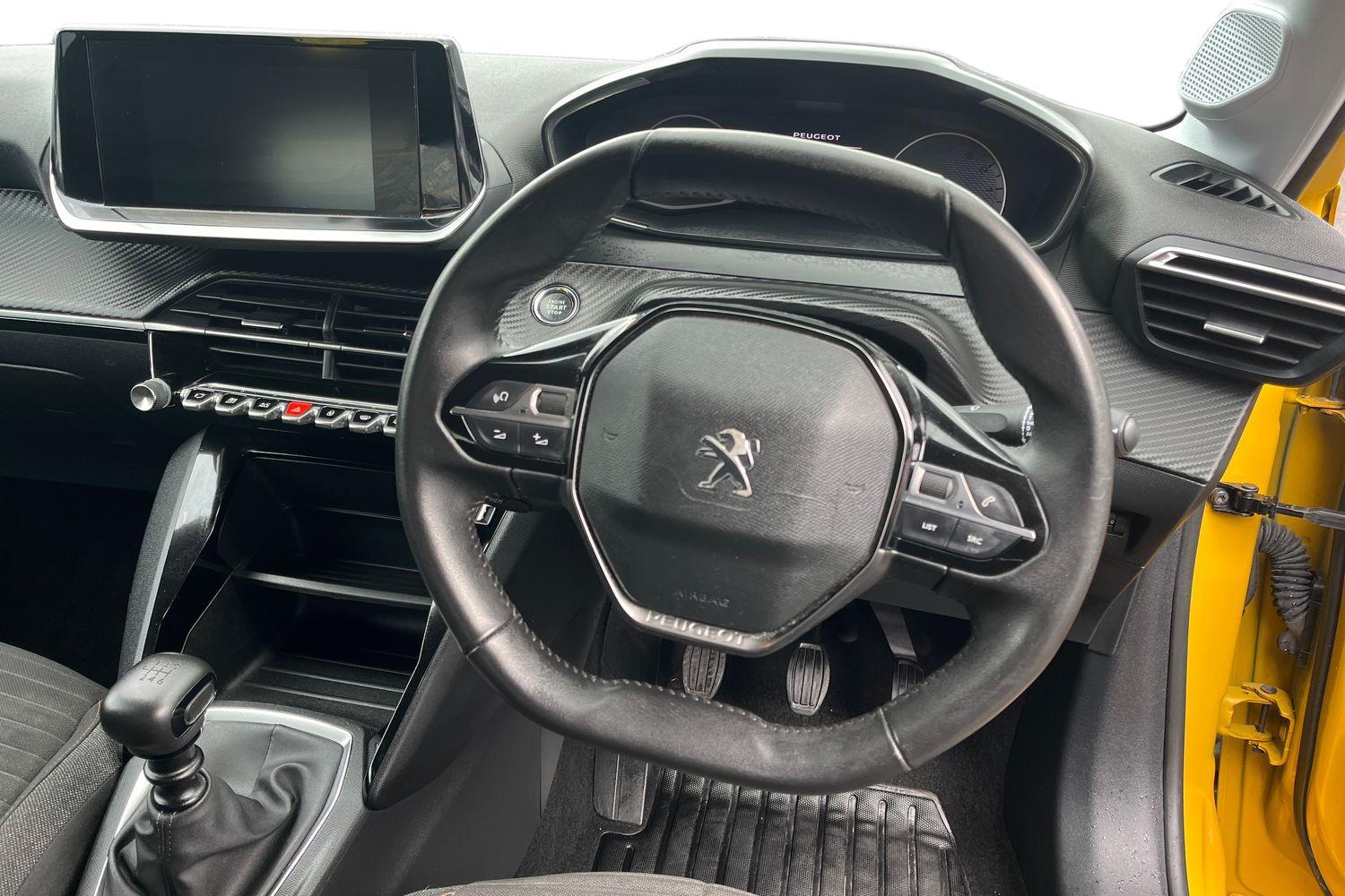 Peugeot 208 Photo 10
