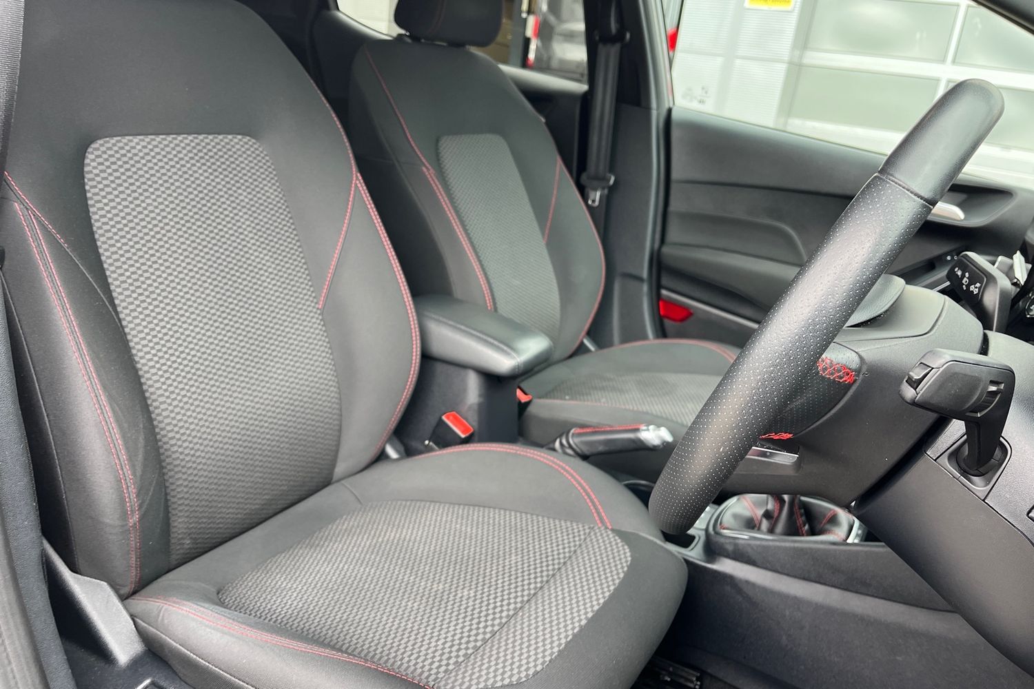 Ford Fiesta Photo 16