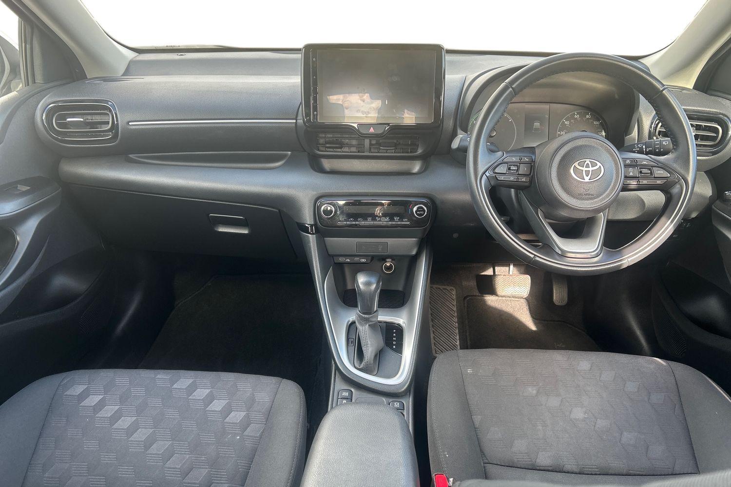 Toyota YARIS Photo 9